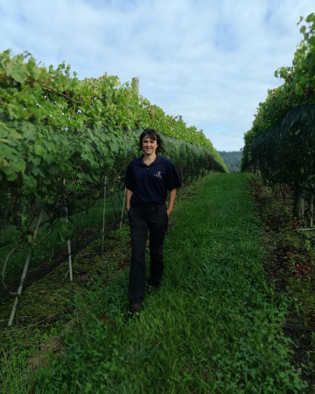 Enóloga com formação na Espanha e atuação na Borgonha integra equipe da Vinícola Thera