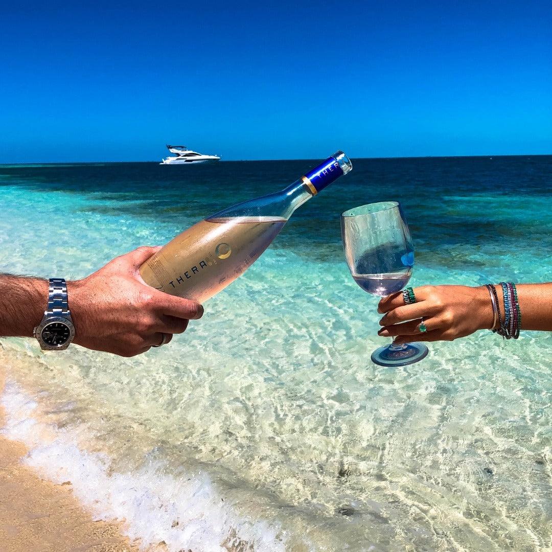 Como servir um vinho corretamente e de forma elegante