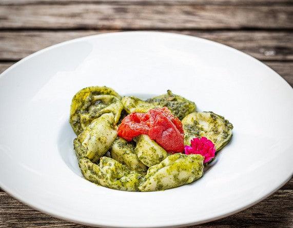 Receita: como preparar um autêntico pesto de manjericão